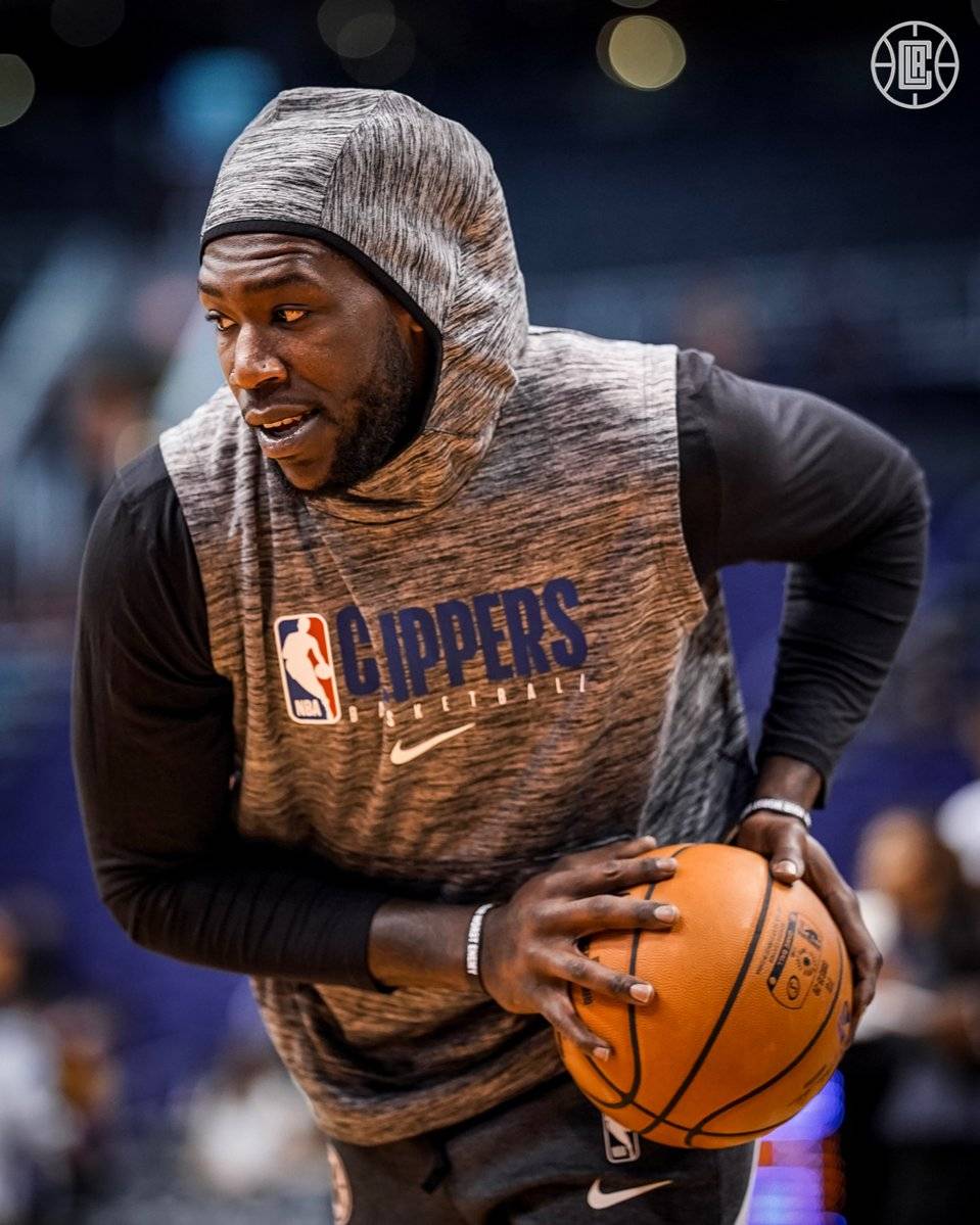 博努奇：小基耶萨可能踢附加赛；球员明白穿意大利球衣的责任（博努奇称小基耶萨有望出战附加赛，蓝衣军团球员深知责任）