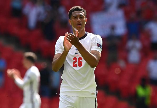 鹈鹕官宣：特雷·墨菲右肘酸痛，将缺席今天对阵勇士的比赛（鹈鹕公告：特雷-墨菲右肘不适，缺席今日战勇士）