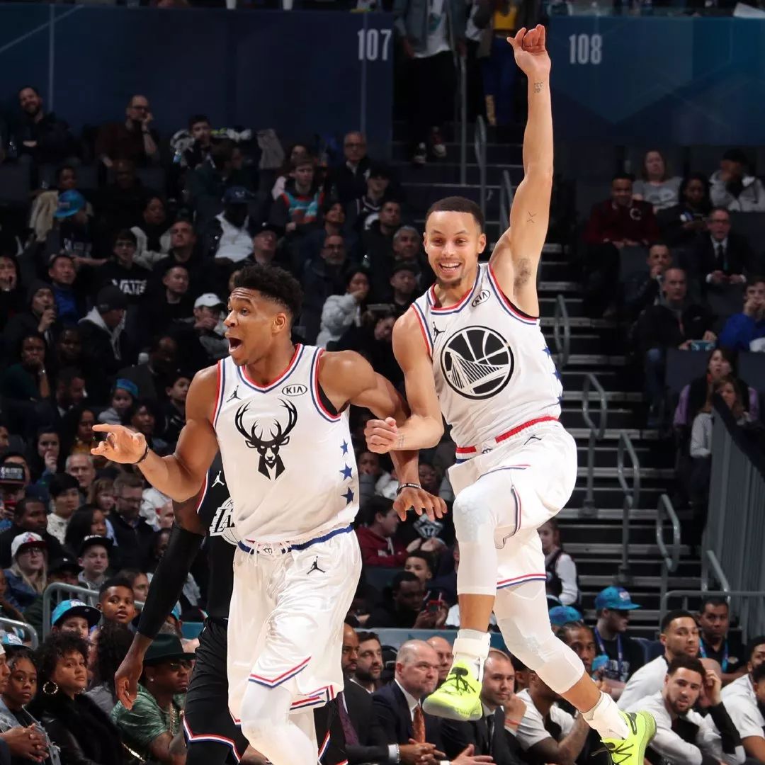 官方：阿贾克斯主帅海廷加下课；带队本赛季欧冠四战全败（阿贾克斯官宣主帅海廷加下课，本季欧冠四战皆负）