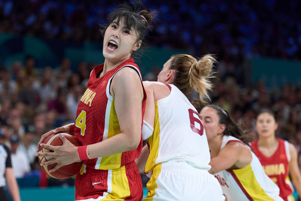 迎战阿联酋！伊拉克巴士拉省宣布放假一天，为主队营造氛围（伊拉克巴士拉省为主队造势：迎战阿联酋，全省放假一天）