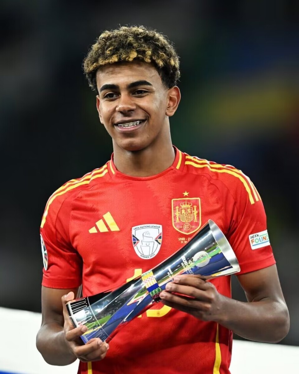 比利亚雷亚尔2-0西班牙人，莫雷诺建功，莫莱罗锦上添花（黄潜2-0击退西班牙人：莫雷诺先拔头筹，莫莱罗再下一城）