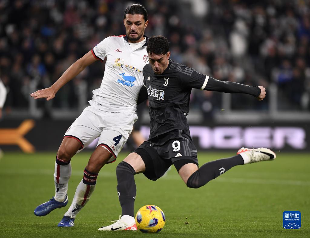 杨乐乐带儿子飞成都参加马术比赛，汪涵又缺席，沐沐露脸更像妈妈（杨乐乐陪儿子赴成都征战马术赛，汪涵再度缺席，沐沐近照越发像妈妈）