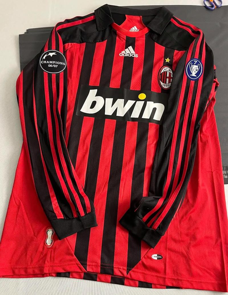 进球机器！2025年俱乐部+国家队凯恩65场比赛轰入60球（凯恩太猛：2025年代表俱乐部与国家队65战斩获60球）