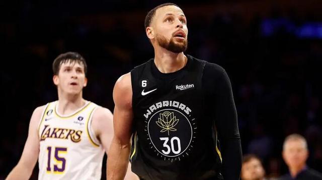 群雄争霸，意甲连续第二年至少4支排名前列的球队相差2分以内（混战升级：意甲连续两年至少四强积分差不超2分）