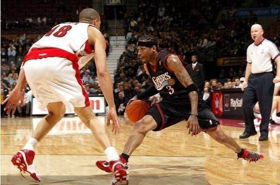 记者：热刺有意签下奥莫罗迪翁，也在寻找一名左边锋和左后卫（据记者消息，热刺有意引进奥莫罗迪翁，同时寻找左边锋与左后卫）