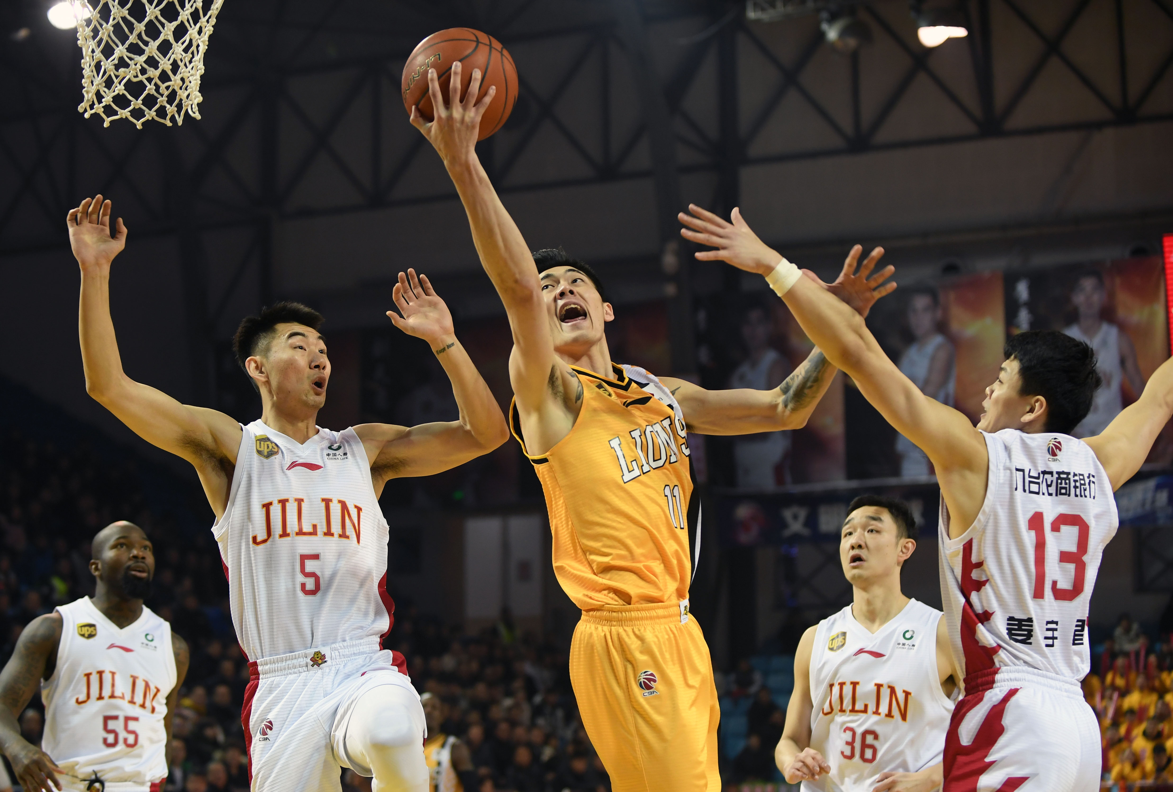 巴萨联赛大名单：什琴斯尼因肠胃炎未能入选，阿劳霍继续缺席（巴萨联赛名单出炉：什琴斯尼因肠胃炎落选，阿劳霍仍缺席）