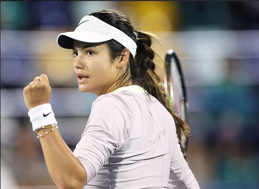 雷迪克：我们只有2场全员健康，这确实影响了防守端的默契（雷迪克：健康阵容仅两场，防守端默契受损）