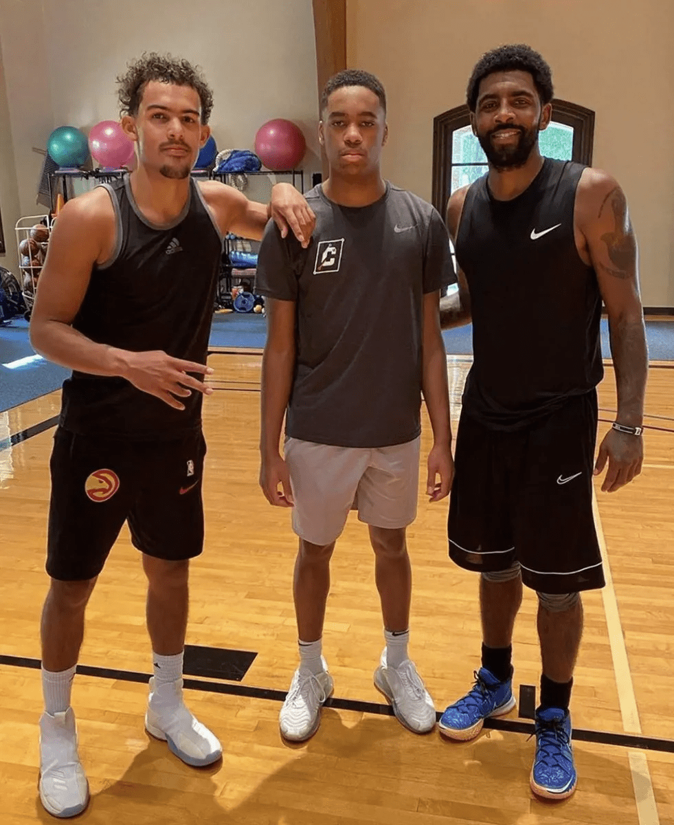 约基奇狂飙40+9+8！单节7中7轰19分太无解 率掘金23分逆转老鹰（约基奇轰40+9+8：单节7中7砍19分，掘金完成23分大逆转擒老鹰）