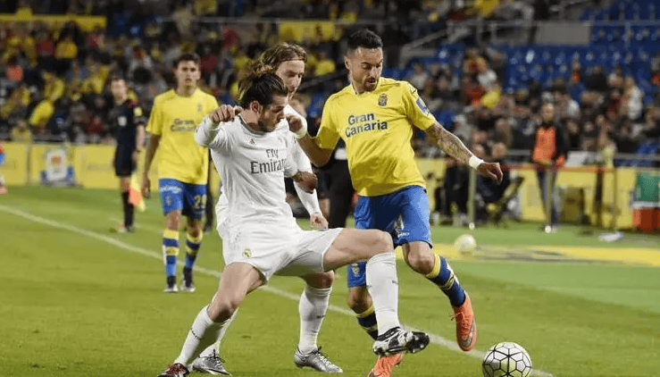 请不要在文艺演出中插播世界杯抽签（文艺演出请勿穿插世界杯抽签）