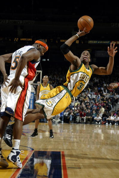 路易斯-迪亚斯本赛季德甲3次单场传射，同期五大联赛并列第一（本赛季德甲，路易斯-迪亚斯已三度单场传射，五大联赛同期并列第一）