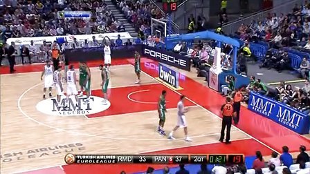 字母哥连送大帽摧毁对手进攻（字母哥连环封盖击溃对手攻势）