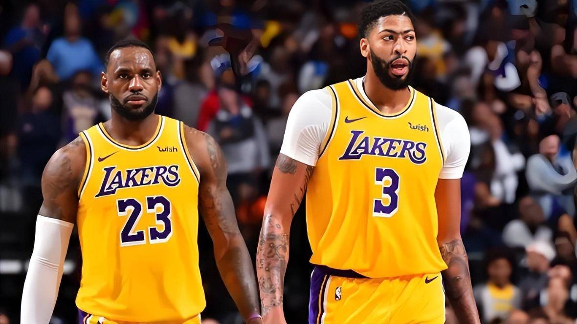 外媒：下赛季欧冠联赛阶段用球将采用白+薄荷绿+紫创新配色（外媒称：下赛季欧冠联赛阶段比赛用球将启用白、薄荷绿与紫的全新配色）