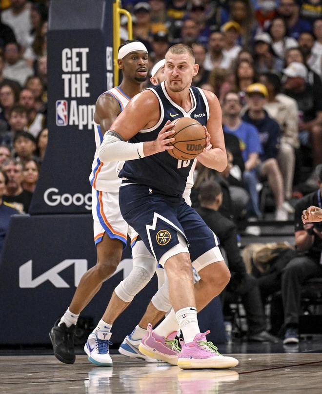 激情四溢的赛场，新疆队逆境逆袭（燃爆赛场，新疆队绝地逆转）